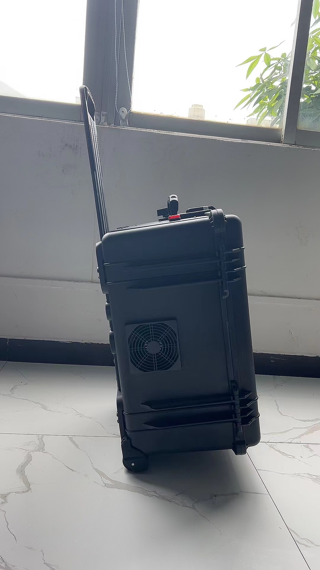 泰丰办事处手拉箱型移动通信干扰器